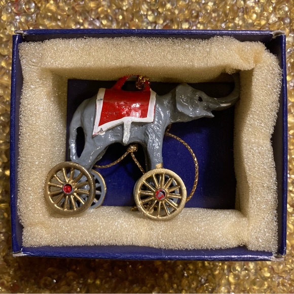 😻 3 for $13 Metal Elephant Christmas Ornament - Picture 10 of 13